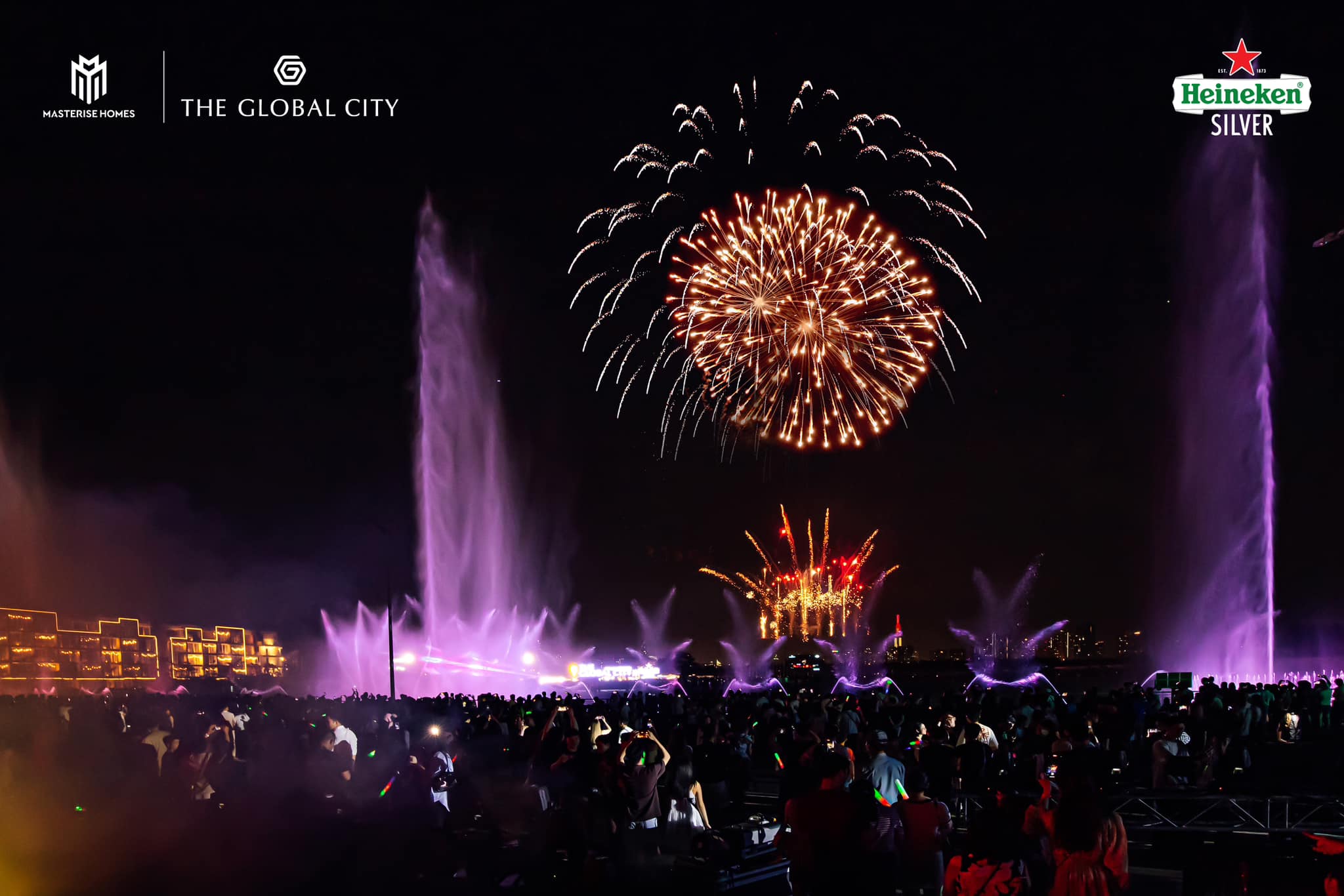 Hàng chục ngàn người dân Thành phố từng bừng đón năm mới tại Luxury Countdown Party 2024